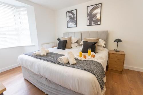 Bedford Apartment | Spacious 2 Bedroom Apartment in Bedford, Near Milton Keynes & Local Business Parks