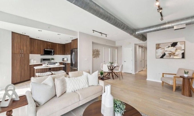 Virginia Square Condo | Spacious 2-bedroom condo in Arlington. Close proximity to the Nation's Capital.