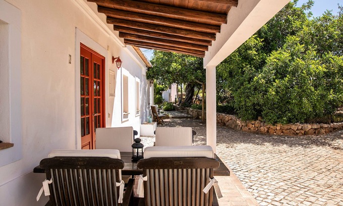 Lagos House | Spacious 2-bedroom Family Cottage with Shared Pool
