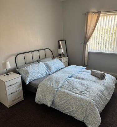 Newcastle-upon-Tyne Apartment | Spacious 2 bedroom flat in Newcastle w Free parking