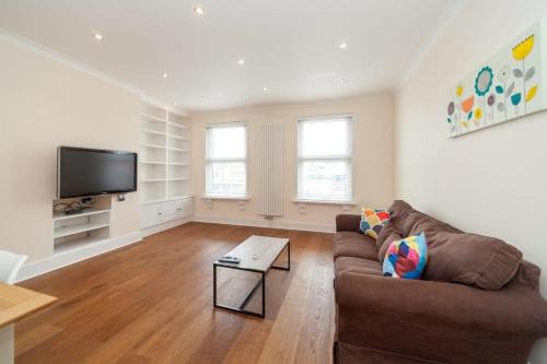 Stratford Apartment | Spacious 2 Bedroom Maisonette in Stratford