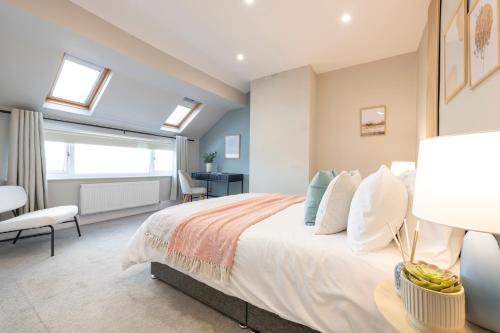 Leeds House | Spacious 2 Bedrooms House Near Leeds Centre, Free Parking, Ideal for Contractors & Long Stays - NordStay