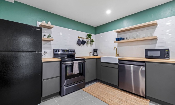 Santurce Apartment | Spacious 2Bed Steps to Condado Beach-Sleeps 8