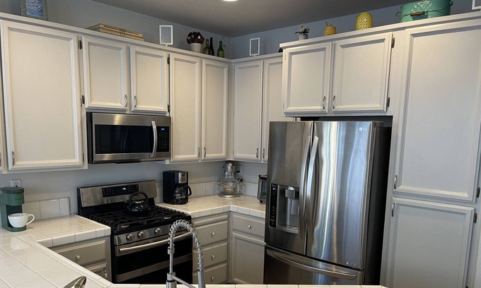 West Sacramento House | Spacious 3 bedroom 2 bath house. Quiet cul-de-sac, 15 minutes from downtown.