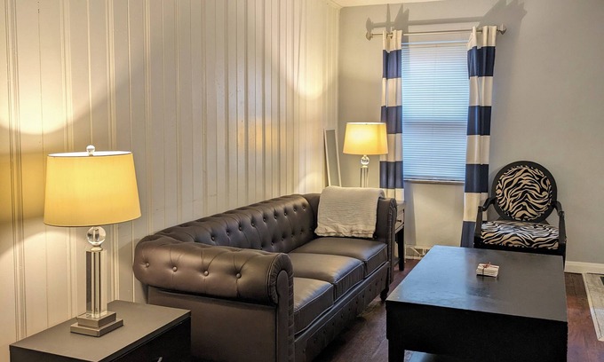 Weinland Park Apartment | Spacious 3-bedroom apartment close to OSU and the Short North/B