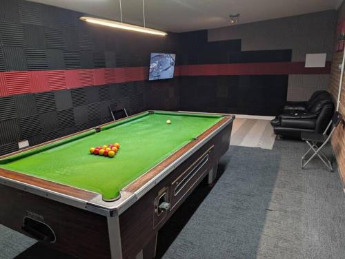 Thorpe Satchville Apartment | Spacious 3 bedroom house with games room