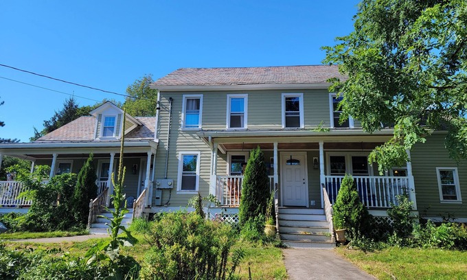 Ballston Spa Apartment | Spacious 3-bedroom apartment with WiFi, AC, and a hot tub in charming Galway