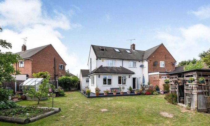 South Ockendon House | Spacious 3bed Property With Parking & Large Garden