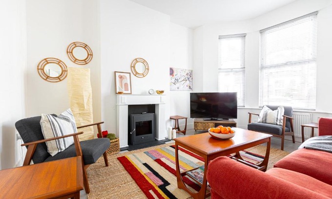 Brent Apartment | Spacious 3BR House, 8 min Kensal Green, NW London