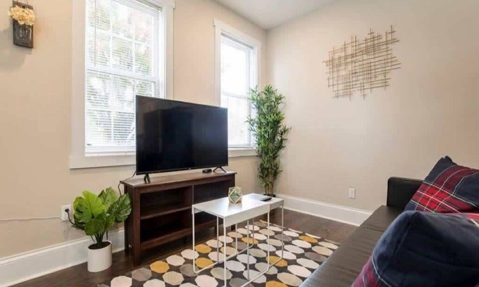 Phoenix Hill House | Spacious 3BR House with Backyard in NULU CozySuites