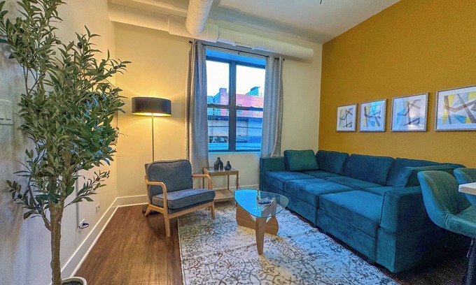 Near South Side Hotel | Spacious 3BR in South Loop Near McCormick - Optional Parking