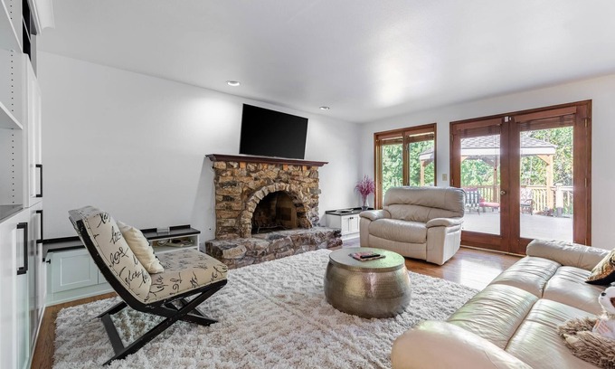 Overlake House | Spacious 3BR Redmond Home with Fireplace & BBQ