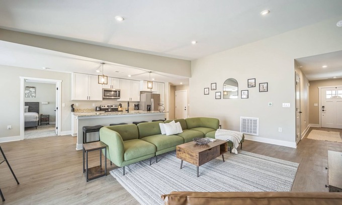 Williamsburg Condo | Spacious 3BR Retreat! Pet-Friendly Near Traverse City