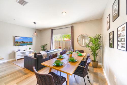Golden Glades Apartment | Spacious 3BR Townhouse with Free Parking Included!