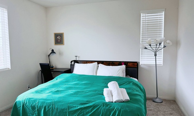 Rubidoux House | Spacious 4-bedroom house with WiFi, AC in peaceful neighborhood, Free Parking