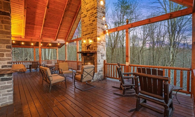 Rockbridge Cabin | Spacious 4 Bedroom 3 Bath Lodge. Easy Access to Hiking + Dining!