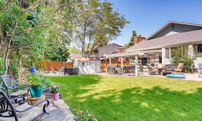 Hampden South House | Spacious 4 bedroom DTC home with a hot tubnn