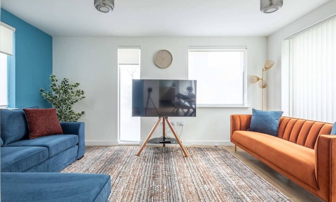 Trumpington Apartment | Spacious 4-Bedroom Home | Ideal for Families & Cor