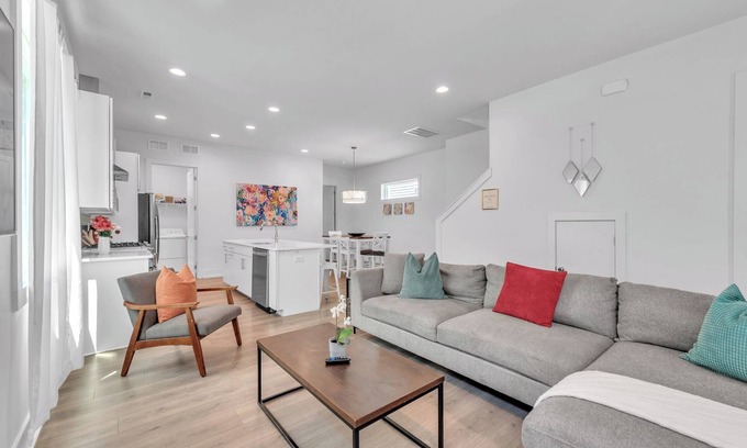 Sugar Creek House | Spacious 4-bedroom house with WiFi, AC in charming Charlotte
