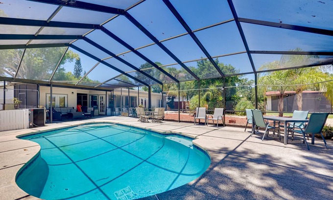Orient Park Apartment | Spacious 4-Bedroom Lakefront Home
