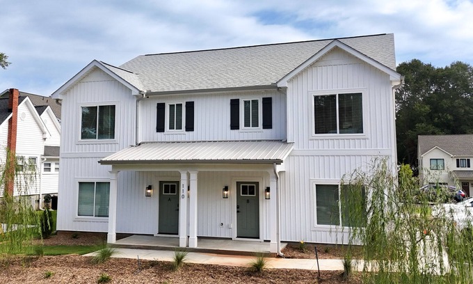 Central House | Spacious 4-bedroom townhome in Central with AC, WiFi. Enjoy your stay