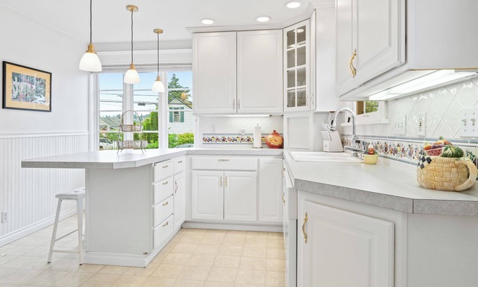 McLoughlin House | Spacious 4-bedroom 2-bath Home In Beautiful Oregon City, Pet Friendly!