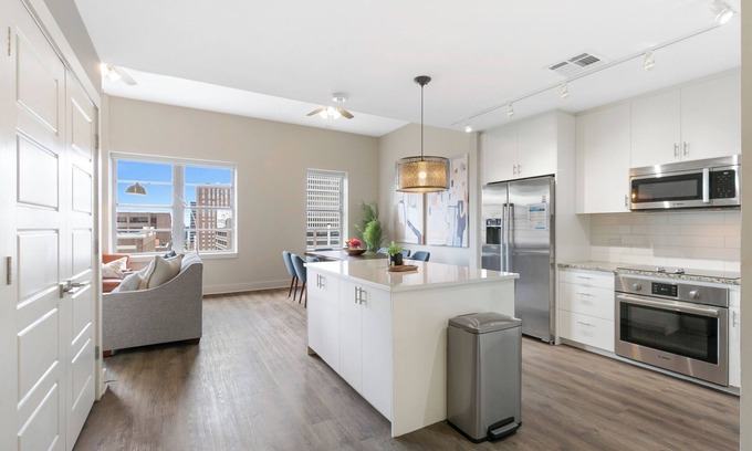 Central Business District Apartment | Spacious 4B Oasis steps from French Quarter