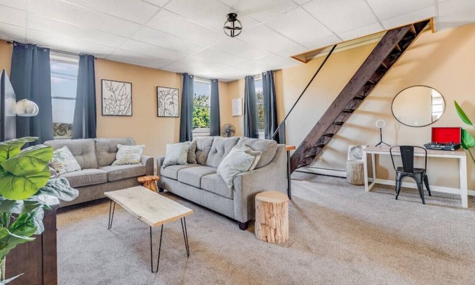 Orono Apartment | Spacious 4BD | Sleeps 8 | Only Minutes to Bangor.