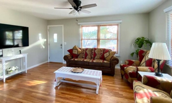 Bellevue House | Spacious 4BR home in Bellevue