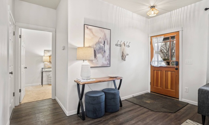 Mountain View House | Spacious 4BR Home in Bend – Near Hospitals & Highways, Perfect for Families!