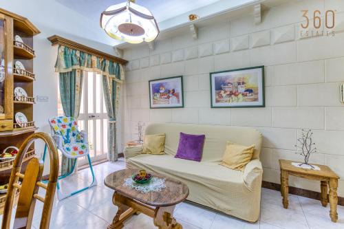 San Tumas House | Spacious 4BR Terraced House with Rooftop Access by 360 Estates