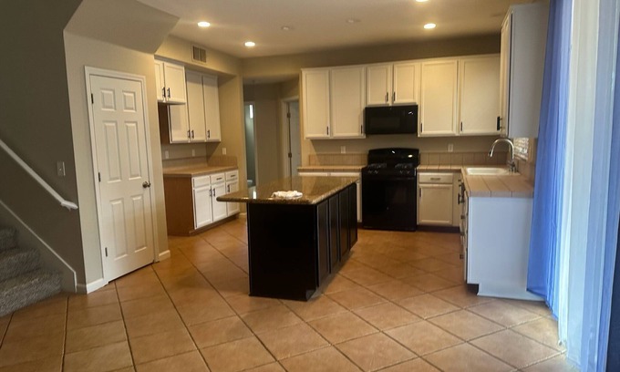 Patterson House | Spacious 5-bedroom house in welcoming Patterson with WiFi, AC