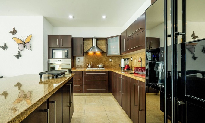Lomas de Cocoyoc House | Spacious 5 Bedroom Oasis with Pool & BBQ