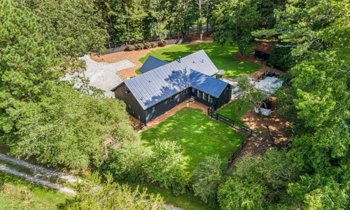 Tate House | Spacious 5-bedroom/up to 14 guests House & Event Venue in enjoyable Alpharetta