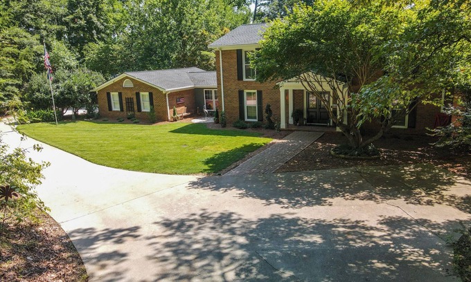 Gainesville House | Spacious 5-bedroom Lake Lanier home with Boathouse, WiFi & Whole House Generator