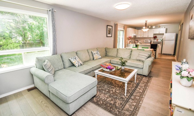 Alcona Cottage | Spacious 5-Bedroom Vacation Home Near Lake Simcoe – Perfect for Family Gathering