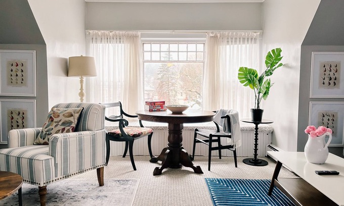 Franklin House | Spacious 5-Bedroom Victorian House in Charming Downtown Franklin