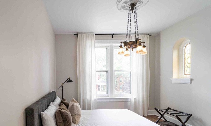 Clifton House | Spacious 5-BR Renovated Home-10 min drive to DT