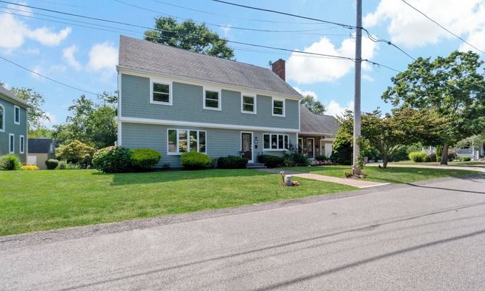 Bristol House | Spacious 6 Bedroom Cozy Seaside Escape