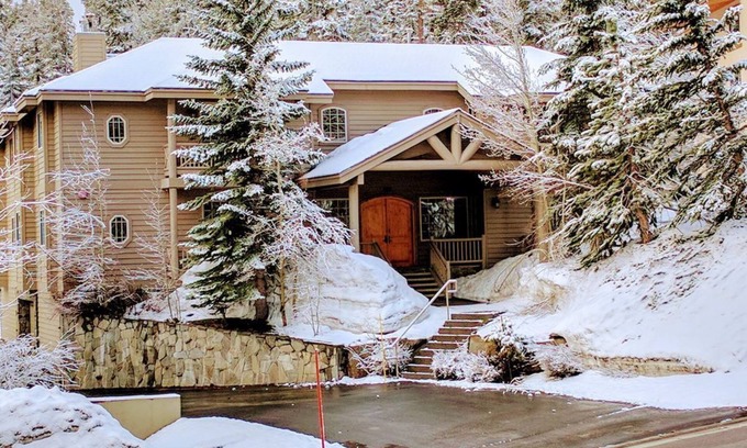 Mammoth Lakes Cabin | Spacious 6BR/6BA Retreat-Steps to Canyon Lodge w/Private Hot Tub, Sauna & Decks