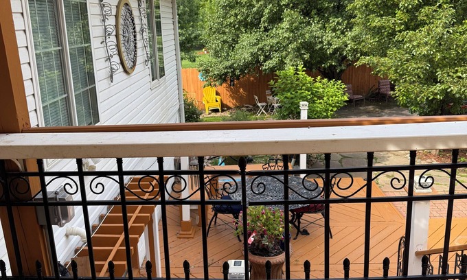 Omaha House | Spacious 7 bedroom house with WiFi, fitness room in brilliant Omaha.