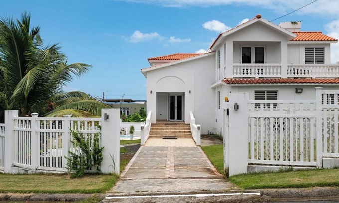 Zarzal Villa | Spacious 7-bedroom villa in Rio Grande w/pool, OCEAN VIEW, 5 mins to beach!