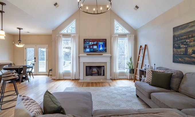 Woodstock House | Spacious 7BR for 12 | Private BKYD & New Amenities