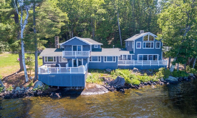 Naples House | Spacious 8-Bedroom, 4 bathroom Lakefront Home on Long Lake with sandy beach!