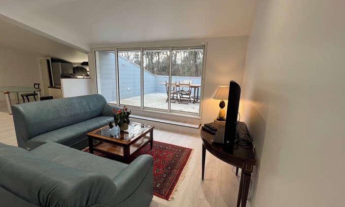 La Tremblade Apartment | SPACIOUS 80m2 apartment 1 km from beaches. Pets allowed.