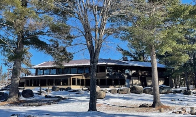 White Lake Hotel | Spacious 9-bedroom motel & lodge on the beautiful Wolf River in Northern WI.