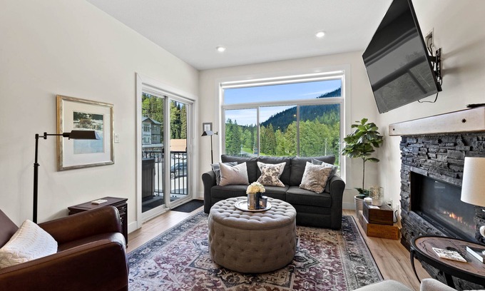 Sun Peaks Condo | Spacious and gracious mountain "home away from home"