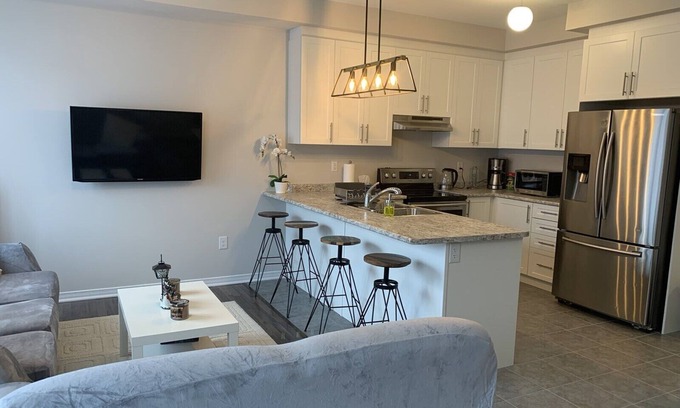 Collingwood House | Spacious and modern townhome in Collingwood