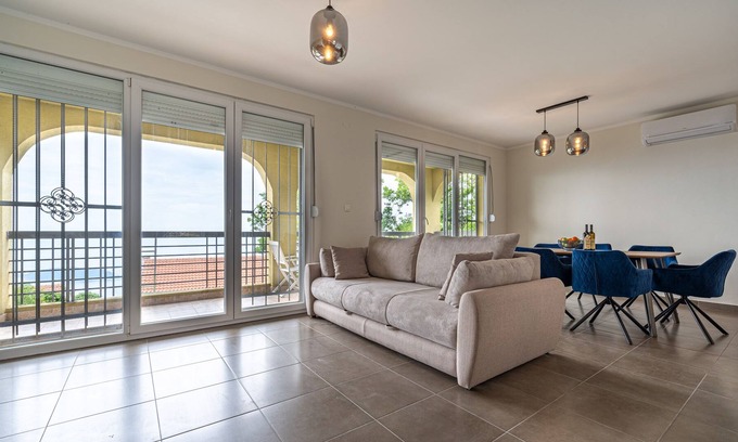 Lapcici Villa | Spacious and private 3-BDRM Villa Monte Hill