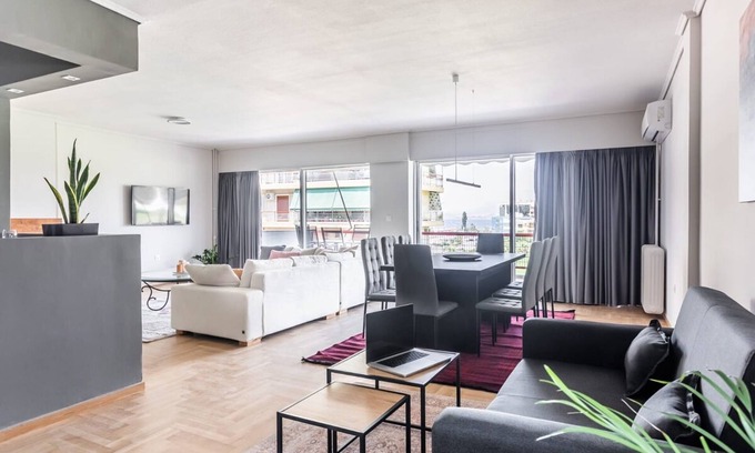 Alimos Apartment | Spacious and Sunlit Seaside Flat